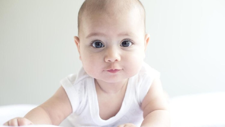Siapa Bunda dan Ayah yang ingin anaknya jadi sosok menawan? Coba deh jadikan 30 nama bayi laki-laki sebagai inspirasi nama buat si kecil.