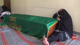 VIDEO: Duka Keluarga Penyelam Relawan Lion Air yang Gugur