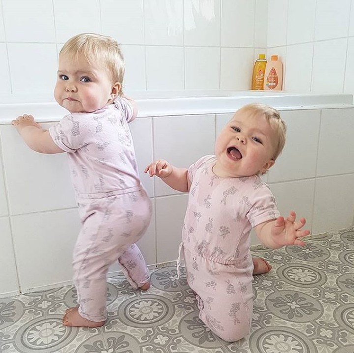 <p>Ya ampun, lucu maksimal ya, Bun, tingkahnya Ava dan Lyla. (Foto: Instagram @daughtersanddreams)</p>