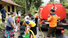 VIDEO: Banyumas Krisis Air Bersih, Warga Serbu Bantuan BPBD