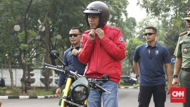 TKD Jatim menyatakan lelang barang-barang koleksi capres petahana Jokowi bakal digelar di Hotel Shangri-la, Surabaya, pada malam ini dan tertutup dari wartawan.