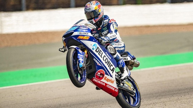 Pebalap Jorge Martin menjadi juara dunia Moto3 2018 setelah keluar sebagai pemenang di Moto3 Malaysia di Sirkuit Sepang, Minggu (4/11).