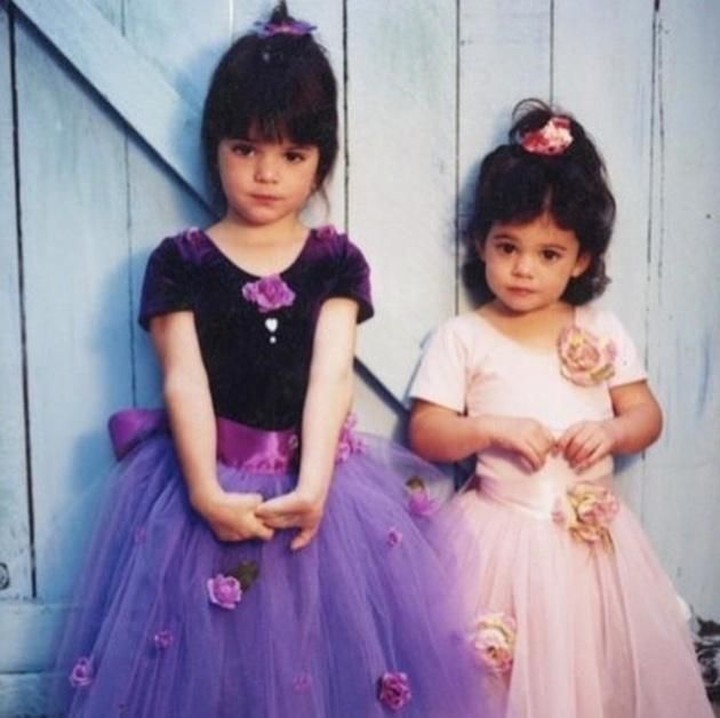 <p>Pakai gaun tapi tanpa polesan make up, polos dan lucu ya? (Foto: Instagram @kyliejenner)</p>