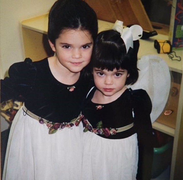 9 Foto Masa Kecil Kendall Jenner yang Imut dan Menggemaskan