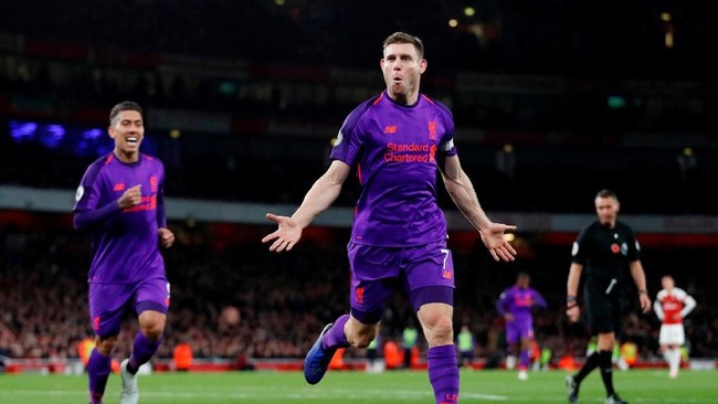Liverpool berhak memuncaki klasemen sementara Liga Inggris meski hanya mampu memetik satu angka di markas Arsenal, Stadion Emirates, Sabtu (3/11).