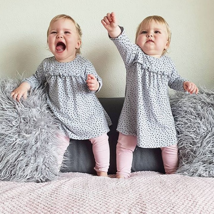 <p>Yang satu happy, satu lagi serius banget, he-he-he. (Foto: Instagram @daughtersanddreams)</p>