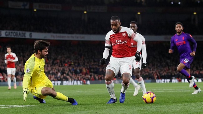 Duel sengit antara Arsenal vs Liverpool berakhir imbang 1-1 pada laga lanjutan Liga Primer Inggris di Stadion Emirates, Sabtu (3/11) waktu setempat.