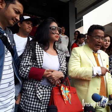 Bukan Settingan, Dewi Perssik Resmi Laporkan Keponakan
