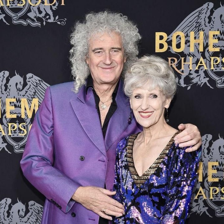 <p>Saat Brian May dan Anita Dobson datang ke premiere film<a href="https://hot.detik.com/music/d-4287566/adegan-live-aid-dalam-bohemian-rhapsody-versi-penuh-akan-dirilis-terpisah" target="_blank"> 'Bohemian Rhapsody' </a> di New York beberapa waktu lalu. Tetap kompak ya Brian dan Anita meski sudah 18 tahun menikah. (Foto: Steven Ferdman/Getty Images)</p>