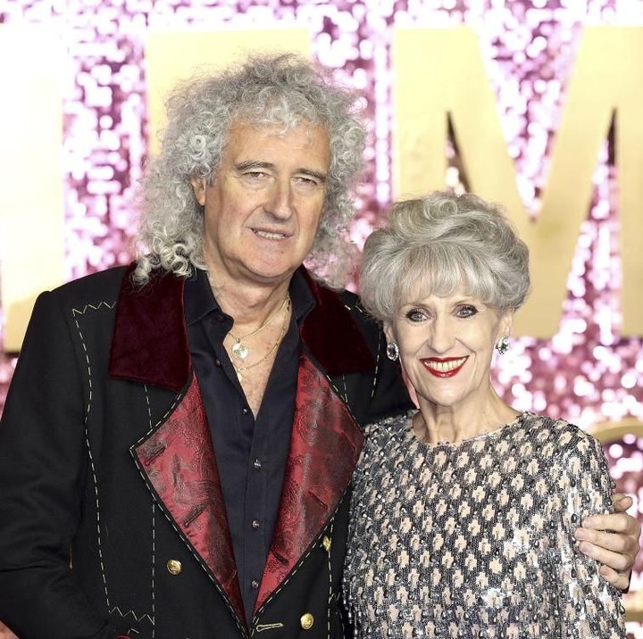 <p>Suatu kali Anita main ke set film <a href="https://hot.detik.com/music/4285255/5-fakta-lagu-bohemian-rhapsody/228" target="_blank">'Bohemian Rhapsody'</a> dan melihat aktor yang memerankan suaminya. Anita dibuat kaget karena secara fisik mereka sama persis. (Foto: Tim P. Whitby/Getty Images)</p>