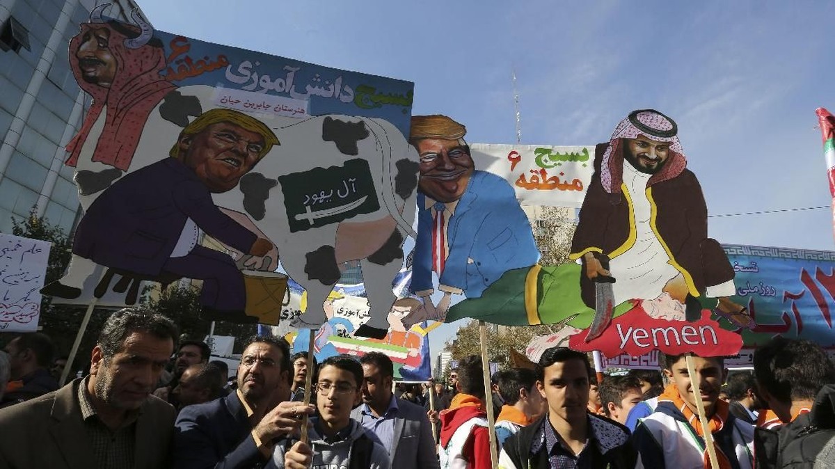 FOTO: Pekik 'Matilah Amerika' Menggema di Iran
