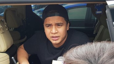 img-title Billy Syahputra Bantu Renovasi Rumah Warisan Almarhum Olga