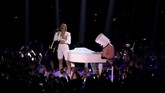 FOTO: Senyum Lebar di MTV Europe Music Awards 2018 Senyum lebar terlihat di tiap sudut gelaran MTV Europe Music Awards 2018, mulai dari bibir Camila Cabello sampai Janet Jackson dengan penghargaan khususnya.