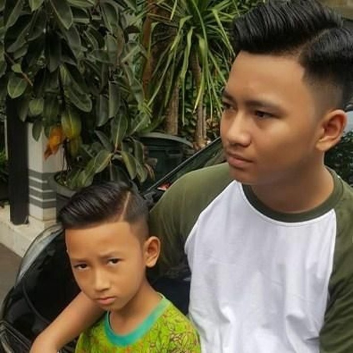 <p> Kenalin, Bun, ini dua anak laki-laki Soimah. Yang pertama namanya Aksa Uyun Dananjaya, yang kedua Diksa Naja Naekonang. (Foto: Instagram @showimah)<br /><br /></p>