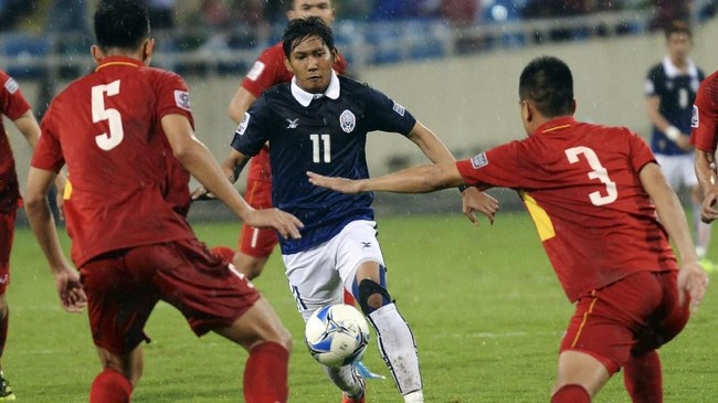 Kamboja menang 3-0 atas Laos dalam lanjutan fase grup Piala AFF 2021 yang berlangsung di Stadion Bishan, Singapura, Rabu (15/12).