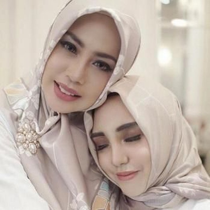 <p>Hangatnya pelukan Bunda Heidy untuk sang putri tercinta. (Foto: Instagram @heidysunan)</p>