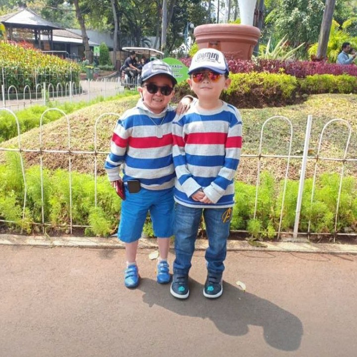<p><a href="https://m.detik.com/hot/celeb/4288016/daus-mini-bersyukur-shelvie-beda-dengan-mantan-istri" target="_blank">Daus Mini</a> dikenal sebagai sosok ayah yang menyenangkan bagi anaknya. ( Foto: Instagram @ichalomen02)</p>