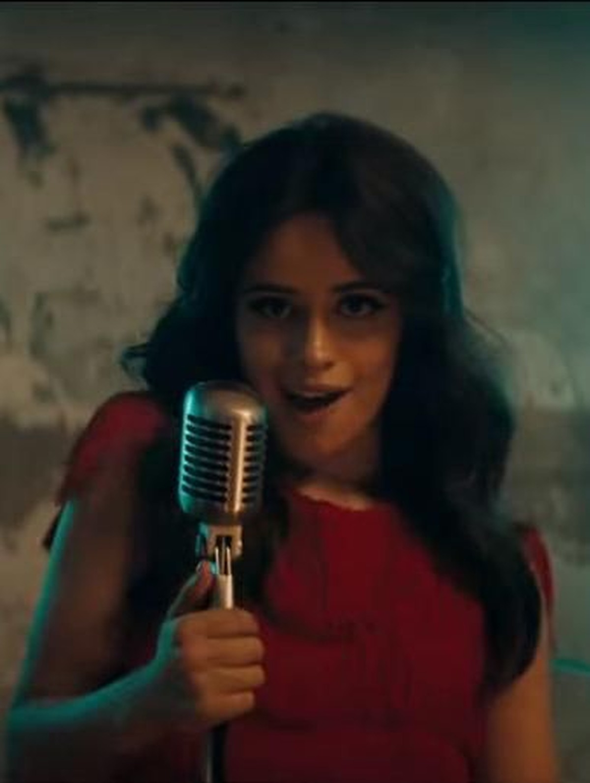 Camilla Cabello tengah menjadi sorotan para media dalam maupun luar negeri&period; Ia berhasil didaulat sebagai peraih piala MTV EMA 2018 terbanyak&comma; yaitu empat piala&period;