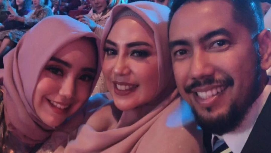 Salmafina Sunan dan kedua orangtua.