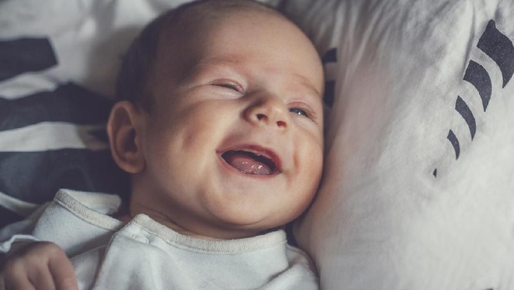 40 Nama Bayi Laki-laki Bermakna Cerdas dan Beruntung Cari inspirasi nama bayi laki-laki? Simak 40 nama bayi laki-laki bermakna cerdas dan beruntung.