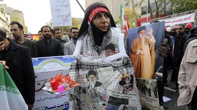 FOTO: Pekik 'Matilah Amerika' Menggema di Iran