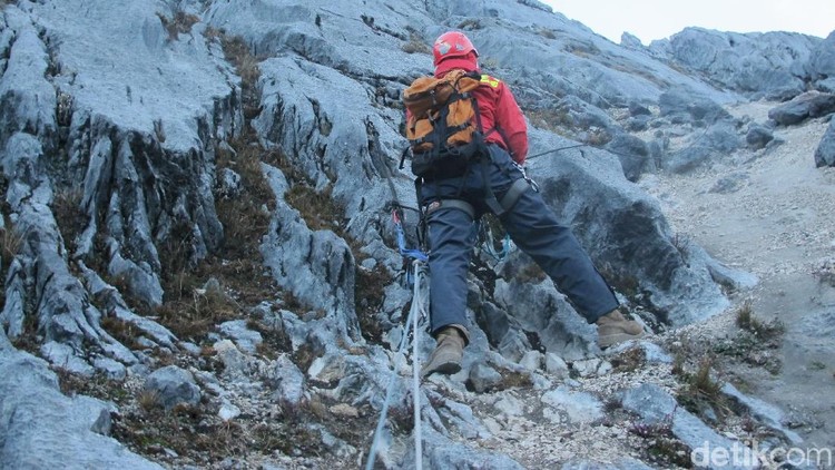 Berikut ini 5 fakta tentang pendaki dan mendaki gunung seperti dilakukan Andika Pratama yang bisa diketahui anak.