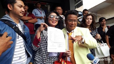 Polemik Keluarga Jadi Konsumsi Publik, Ibu Dewi Perssik Sakit