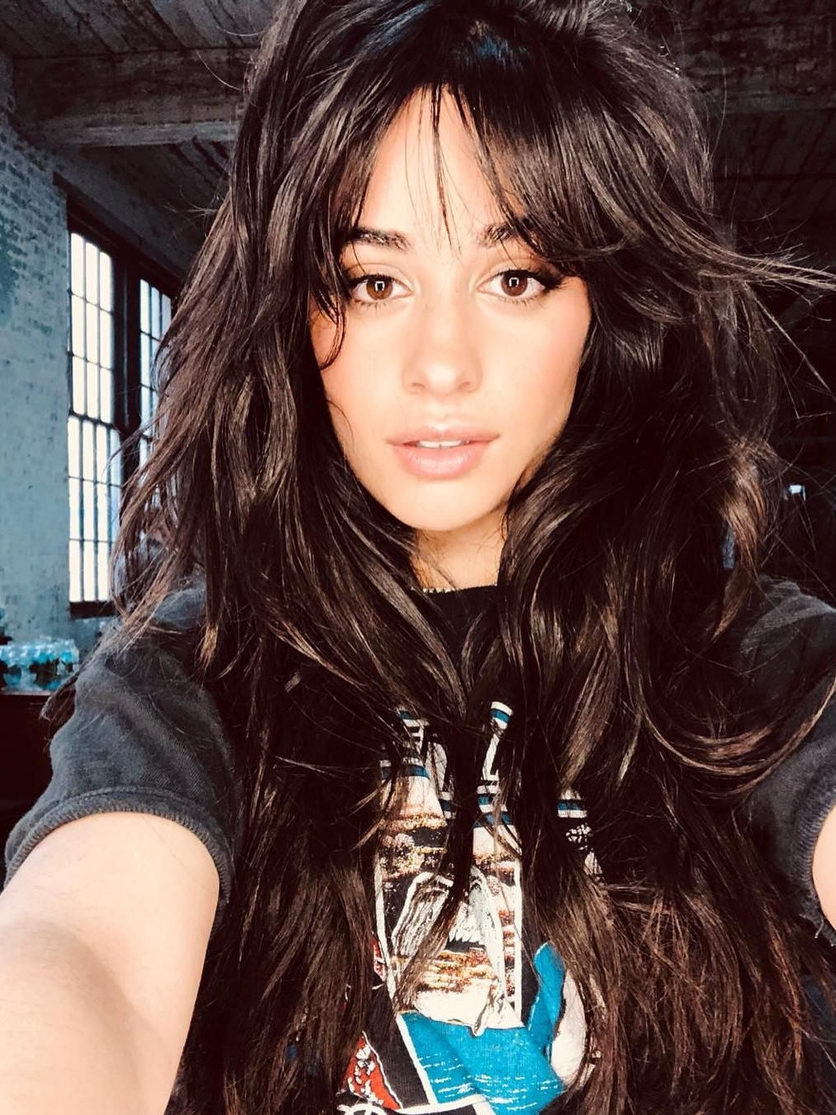 Camilla Cabello tengah menjadi sorotan para media dalam maupun luar negeri&period; Ia berhasil didaulat sebagai peraih piala MTV EMA 2018 terbanyak&comma; yaitu empat piala&period;