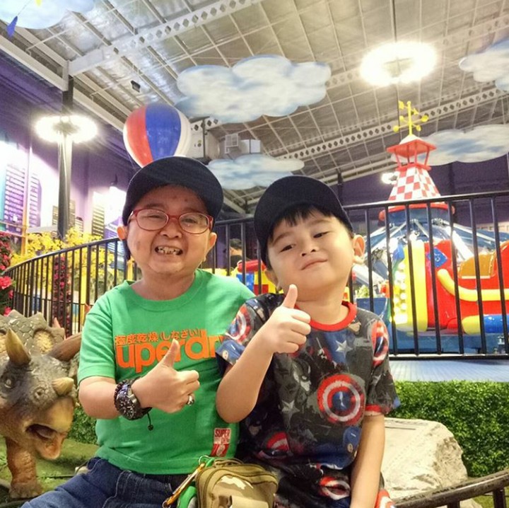 <p>Semoga sehat selalu dan jadi anak kebanggaan Ayah <a href="https://hot.detik.com/read/2018/06/26/195025/4084632/230/postur-putranya-kini-lebih-besar-daus-mini-nggak-minder?_ga=2.265760331.592289860.1541310991-1678963385.1512893817" target="_blank">Daus Mini</a> ya Ichal! ( Foto: Instagram @dausminiasli)</p>