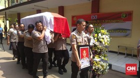 Akpol '98 Beri Penghormatan Terakhir Rekan Korban Lion Air