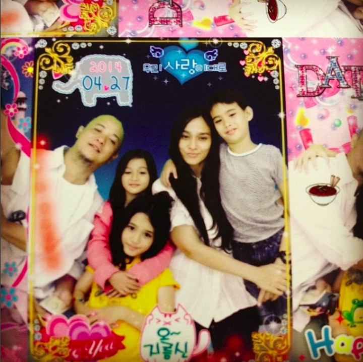 <p>Foto box bareng keluarga seperti Ine seru juga lho. (Foto: Instagram/inefebriyanti)</p>
