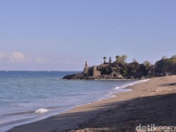Menikmati Wisata Bahari Pantai Senggigi di Lombok Barat