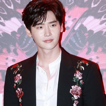 Bintangi Drama Baru, Lee Jong Suk Unggah Foto Proses Syuting