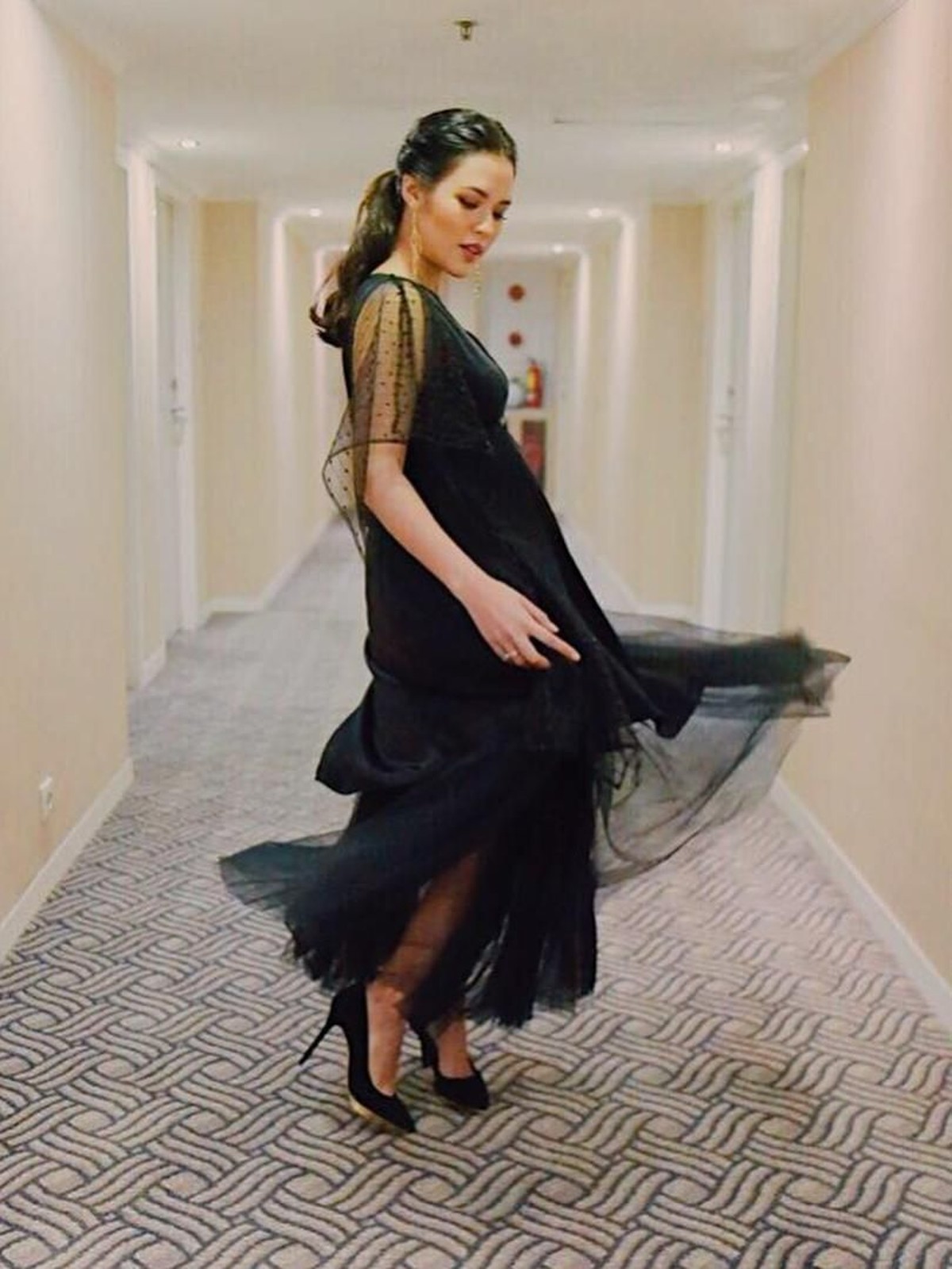 Penyanyi cantik&comma; Raisa&comma; tengah menikmati masa-masa kehamilan pertamanya&period; Meski perutnya kian membesar&comma; aura Raisa semakin terpancar&period;