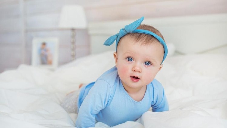 25 Nama Bayi Perempuan Bermakna Baik dari Berbagai Bahasa Bunda ingin mencari nama yang cantik dan bermakna bagus untuk calon putri kecil? Bunda bisa simak 25 rangkuman nama bayi perempuan berikut ini.