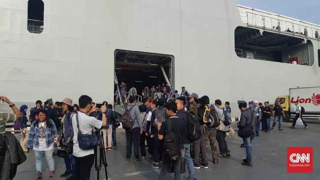 TNI AL akan menggelar doa bersama dengan keluarga korban kecelakaan Pesawat Lion Air JT-610 di Perairan Tanjung Karawang, Jawa Barat, Selasa (6/11).