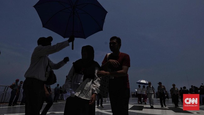 Keluarga korban Lion Air akan melapor polisi karena perusahaan itu menunda pencarian ulang 64 korban yang belum ditemukan. Lion Air dinilai tak menepati janji.