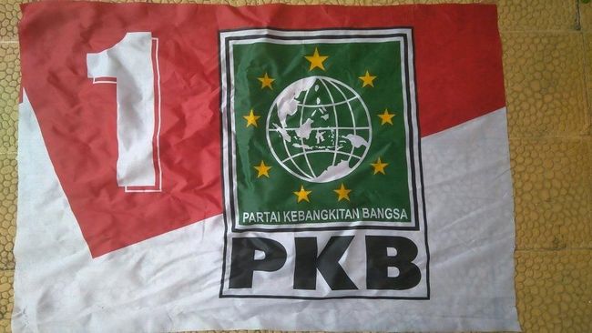 PKB Pakai Bendera Baru, Kombinasi Logo Partai dan Merah Putih PKB memiliki bendera baru yang tampak seperti logo PKB lama yang ditempelkan di atas bendera merah putih dan diberi nomor urut parpol peserta Pileg 2019.
