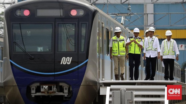 Presiden Jokowi jajal MRT Bundaran HI-Lebak Bulus dan ia berharap dengan alat transportasi ini akan mempermudah mobilisasi masyarakat.