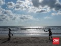 Hari-hari Tanpa Makan Siang Sang Pemilik Pusat Selancar Bali