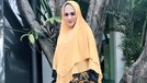 Istri Ahmad Dhani&comma; Mulan Jameela&comma; telah memutuskan untuk berhijab beberapa waktu lalu&period; Ia pun memiliki gaya berhijab sendiri&period;