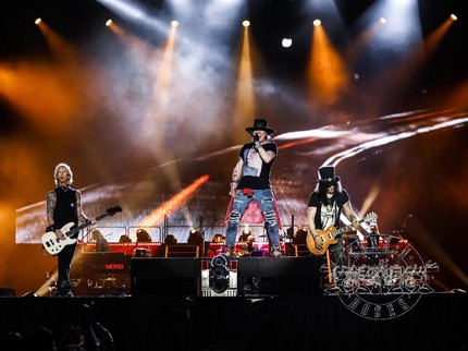 5 Tips Bawa Anak ke Konser Musik Besar seperti Guns N Roses