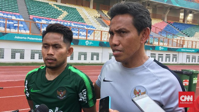 Bima Sakti tetap akan bertanggung jawab atas performa Timnas Indonesia usai kalah 0-1 dari Singapura di Piala AFF 2018 di Stadion Nasional, Jumat (9/11).