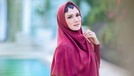 Istri Ahmad Dhani&comma; Mulan Jameela&comma; telah memutuskan untuk berhijab beberapa waktu lalu&period; Ia pun memiliki gaya berhijab sendiri&period;