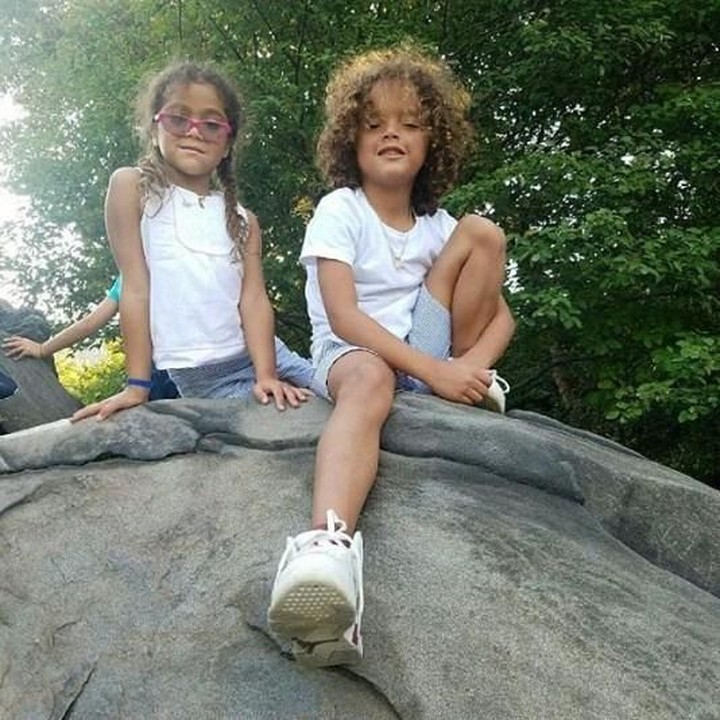 <p>Foto dulu di atas batu, cheese! (Foto: Instagram @mariahcarey)<br /><br /><br /></p>