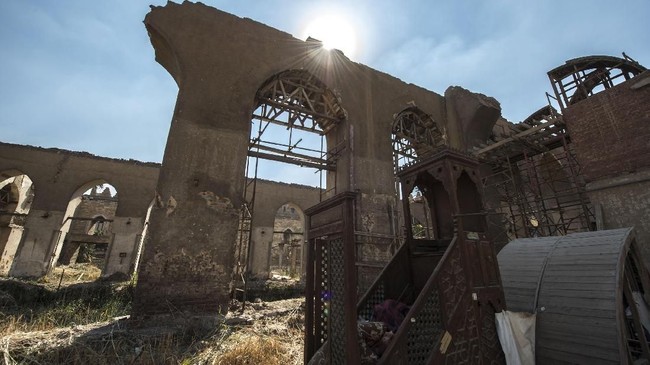 FOTO: Membangun Kembali Masjid di Atas Tanah Konflik
