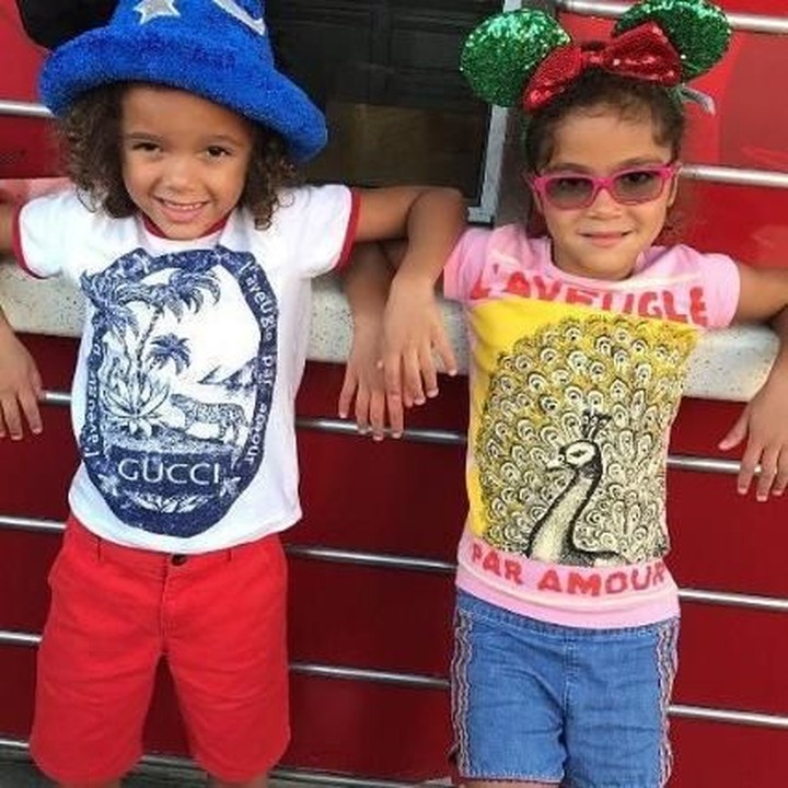 <p>Sapaan akrab mereka, Roe dan Roc, Bun. Manis ya senyum mereka. (Foto: Instagram @mariahcarey)<br /><br /></p>