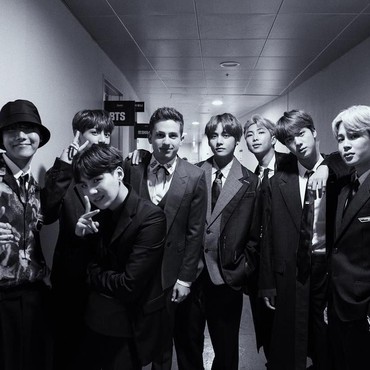 Duet Dengan BTS, Charlie Puth Gemparkan MGA Award 2018