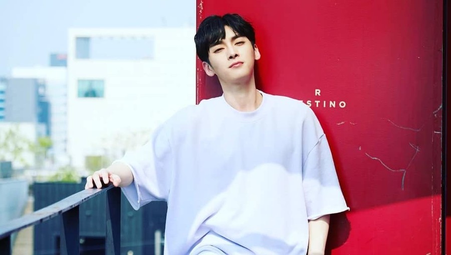Siboong tengah dikenal masyarakat Indonesia berkat grup boybandnya, GTI. Siboong juga mengaku kenal dekat dengan Youtuber terkenal Indonesia, Atta Halilintar.