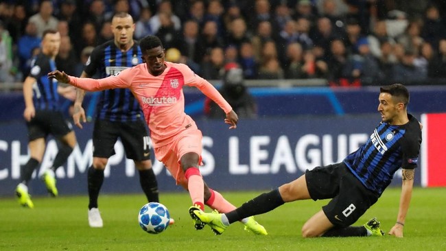 Laga Inter Milan vs Barcelona berakhir imbang tanpa gol pada babak pertama lanjutan Grup B Liga Champions di Stadion Giuseppe Meazza, Milan, Rabu (7/11).